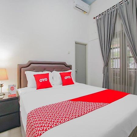 Oyo 3371 Omah Saras Family Hotel Malang Buitenkant foto