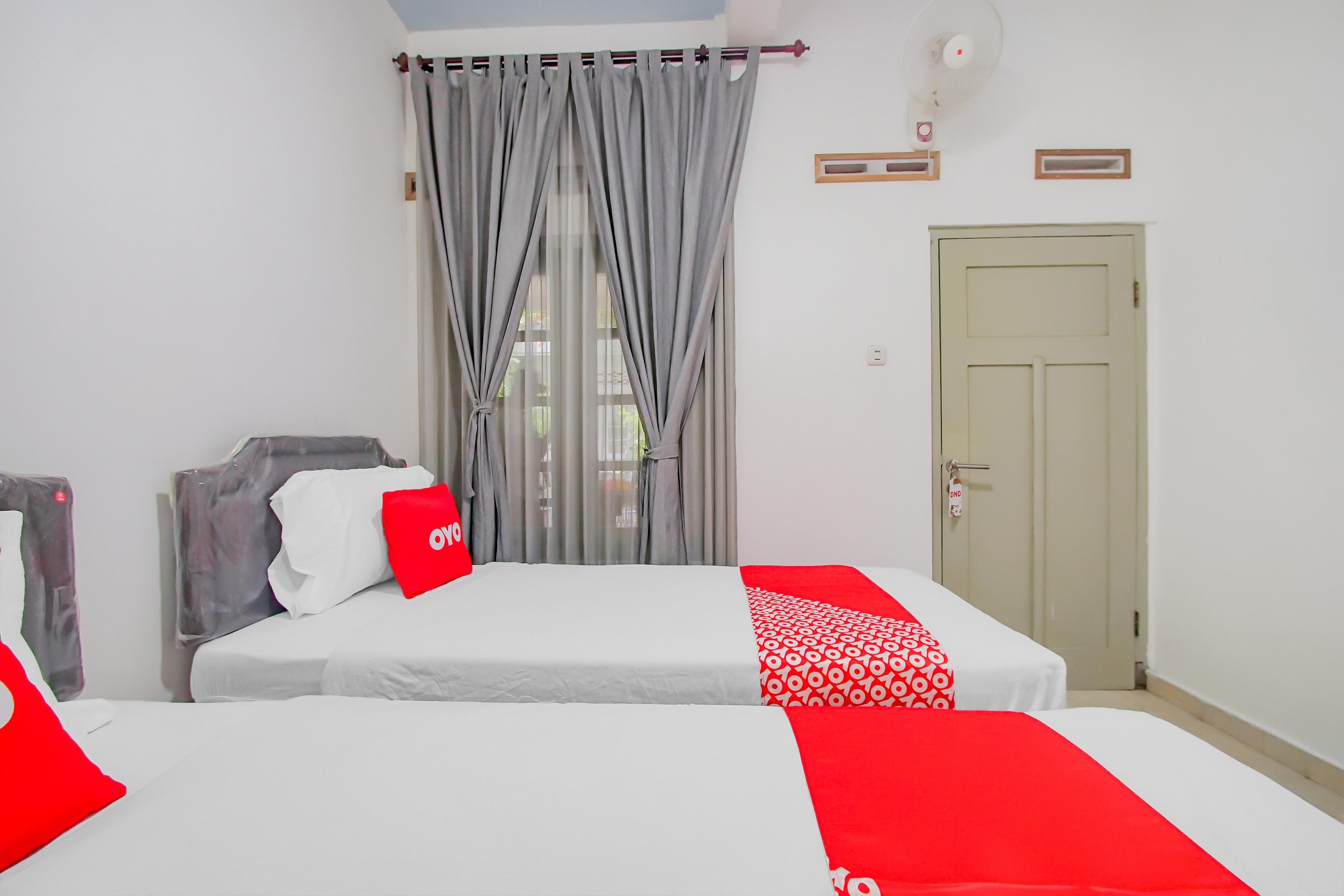 Oyo 3371 Omah Saras Family Hotel Malang Buitenkant foto